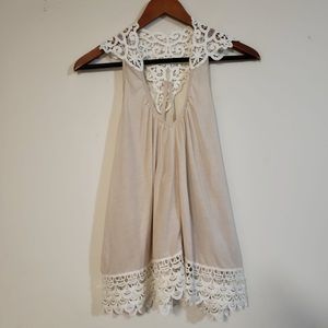 Banana USA blouse with lace.